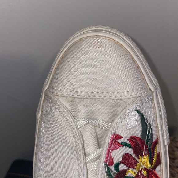 Women’s converse PatBo Chuck Taylors. - Picture 4 of 5